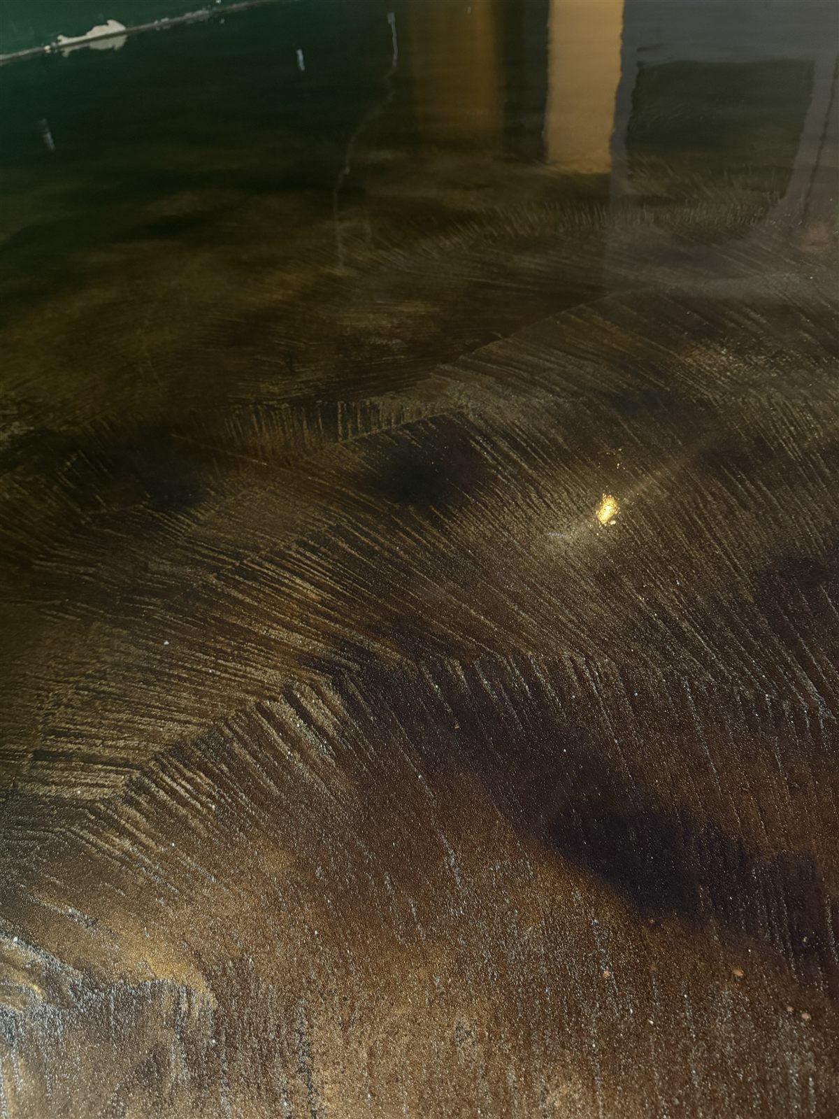 Close-up of a leather-look acid-stain floor